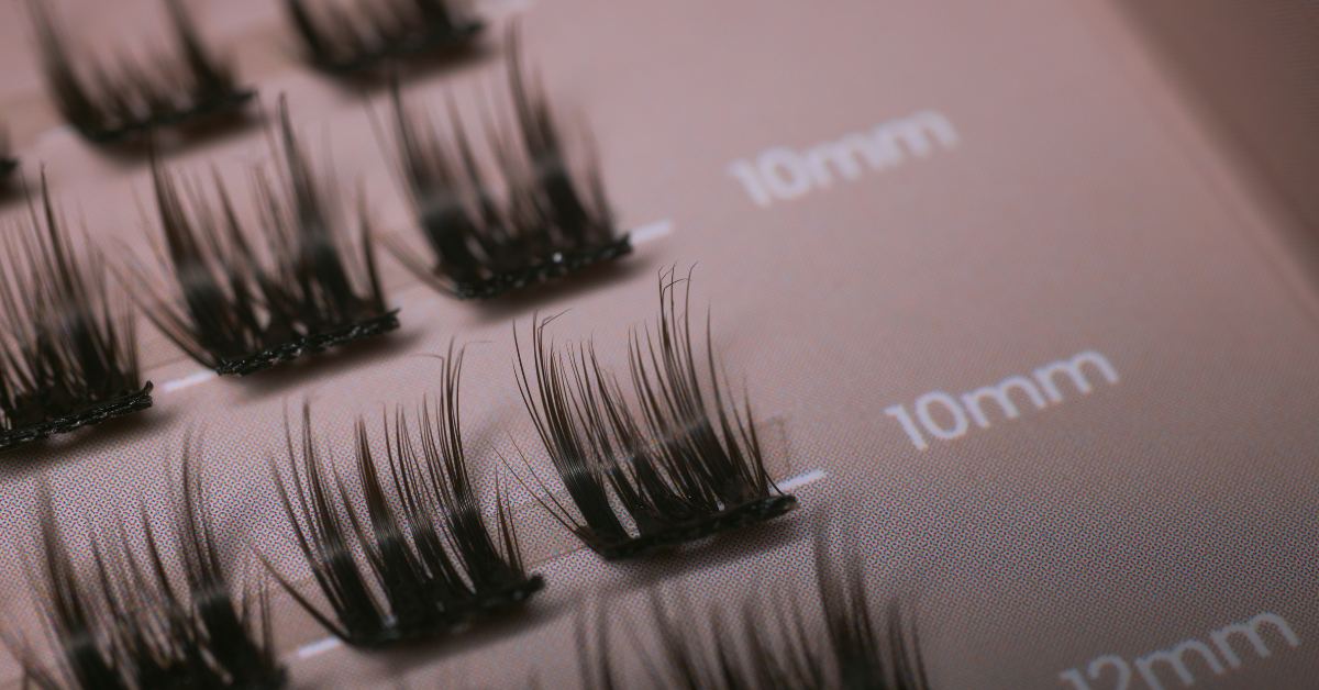 Faux Cils Extra Black 48 clusters Auto-Adhésifs NYA® Longue Tenue